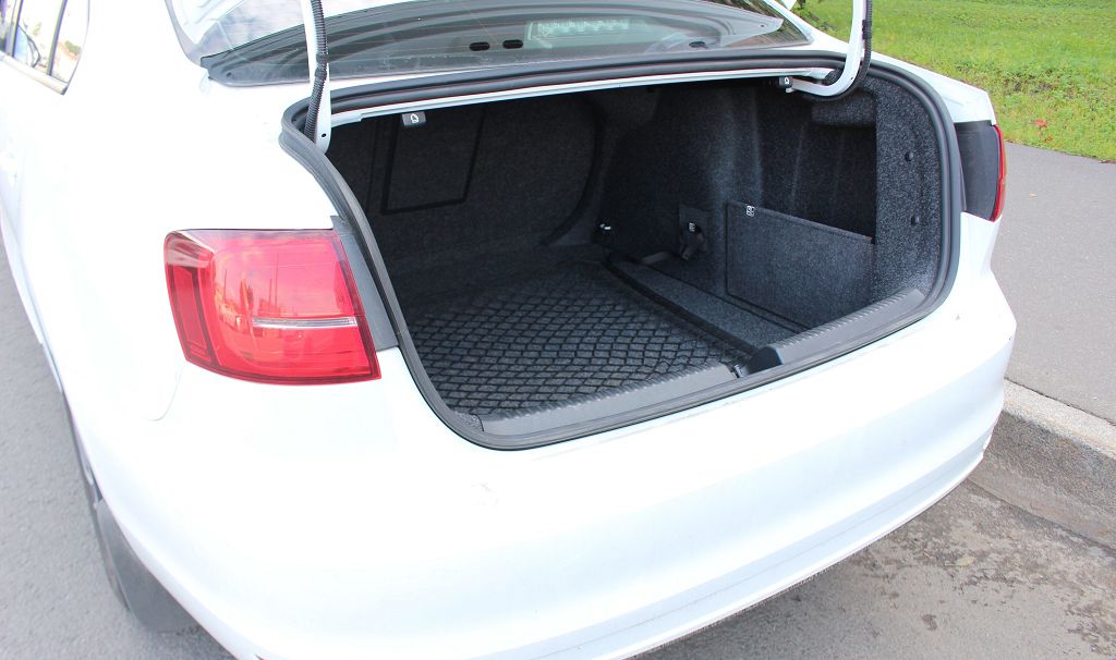 Багажник Фольксваген Джетта 6: объем, коды деталей, улучшения